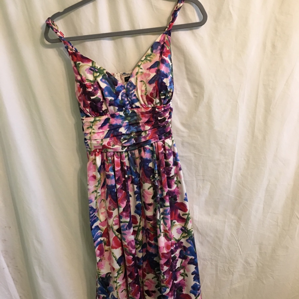 Dress - Picture 3 of 4
